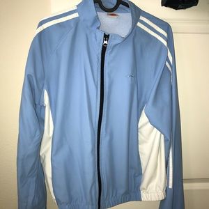 (🏄🏻‍♀️) Avia blue windbreaker